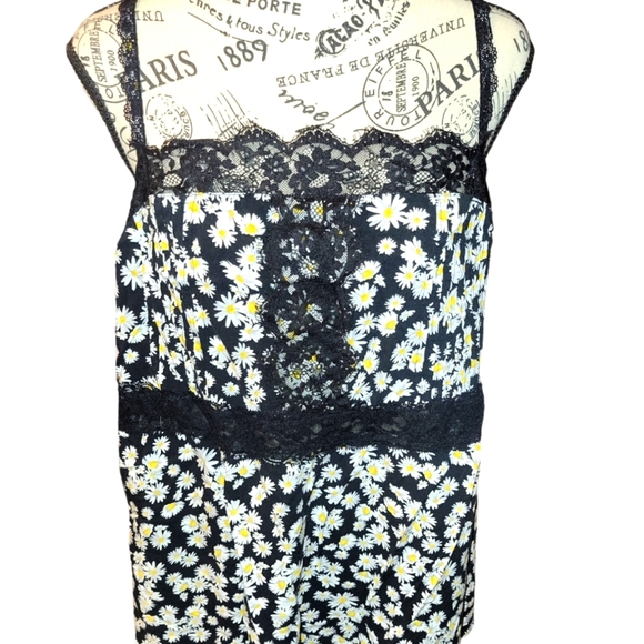torrid Tops - TORRID daisy print tank size 2